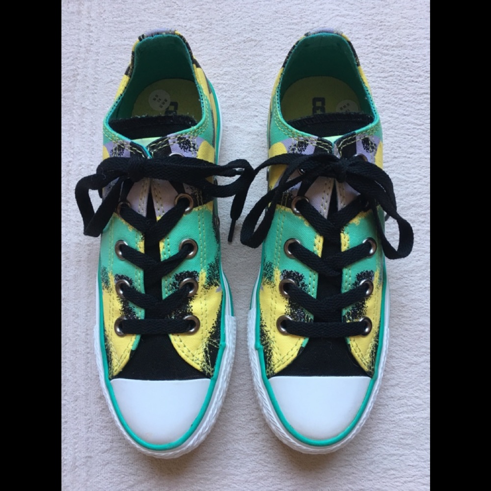 CONVERSE Chuck Taylor All Star Lo-Tops Sz 3.5 Girl